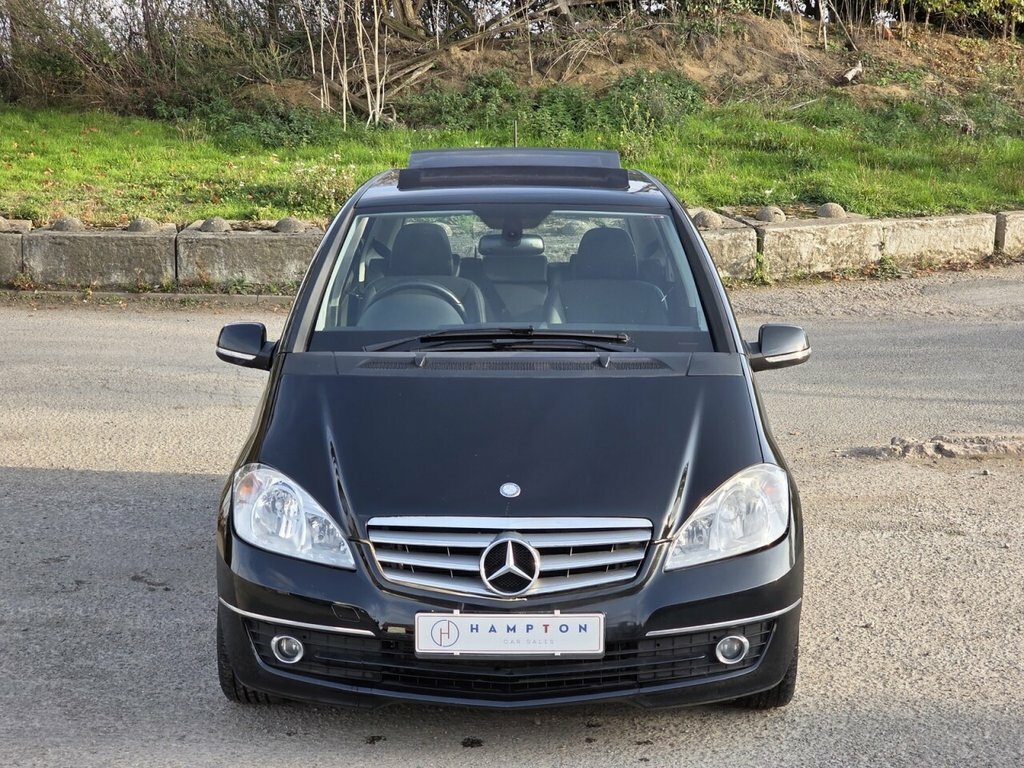 Mercedes-Benz A Class Hatchback 1.5 A160 Classic Se Cvt 201060 Silver #4