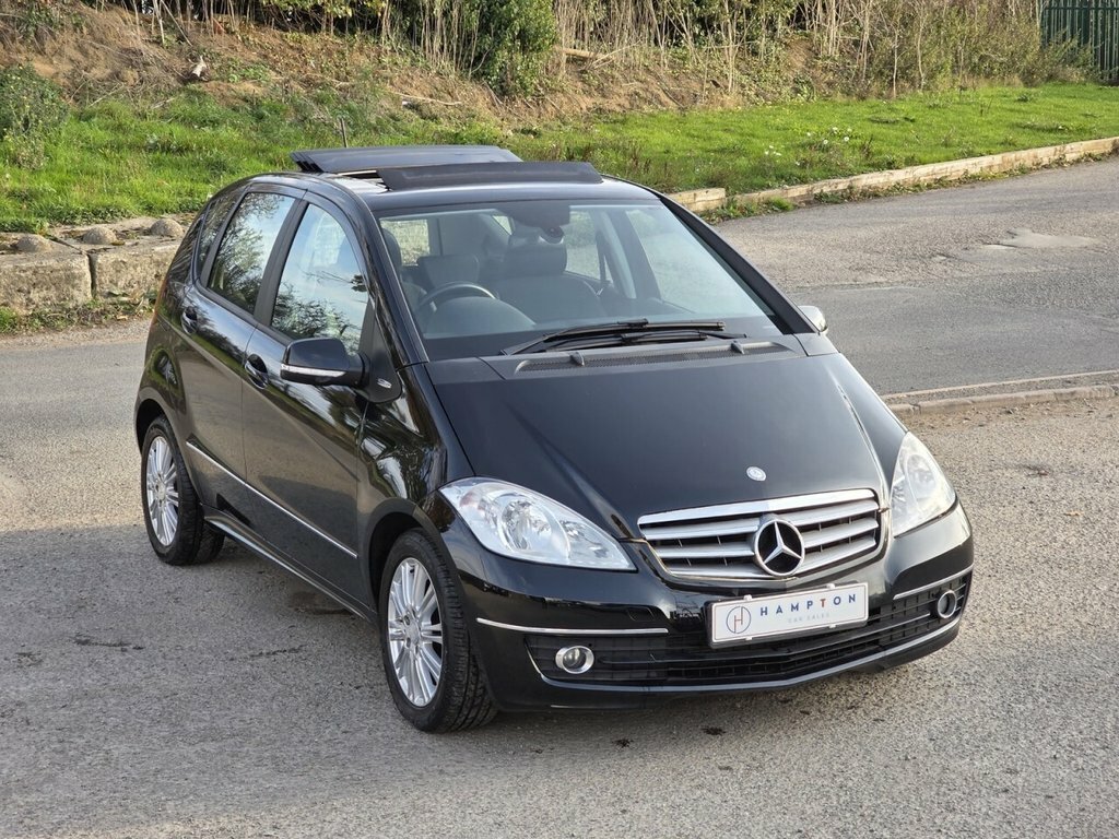 Mercedes-Benz A Class Hatchback 1.5 A160 Classic Se Cvt 201060 Silver #2