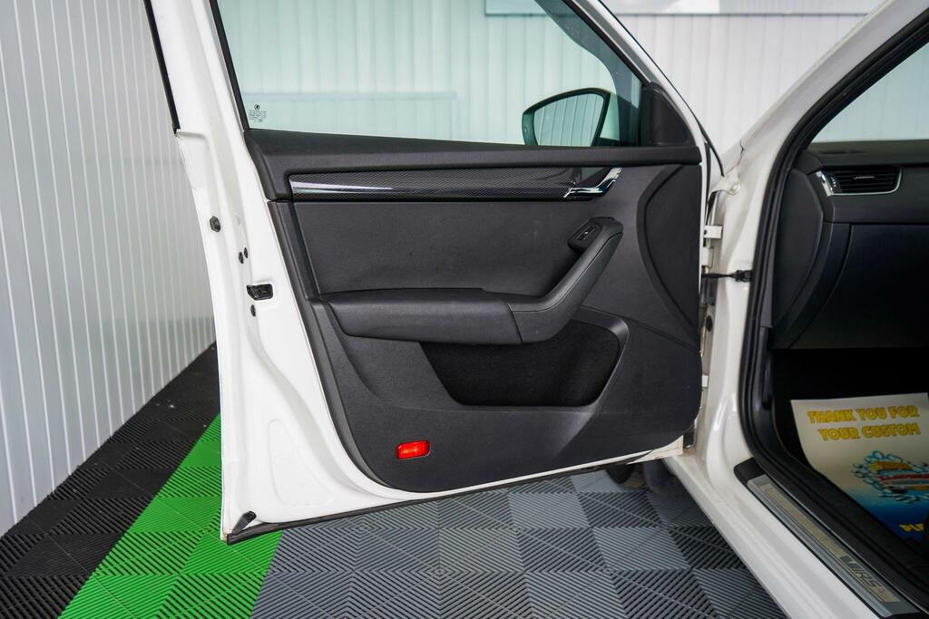 Skoda Octavia 2.0 Octavia Vrs Red #29