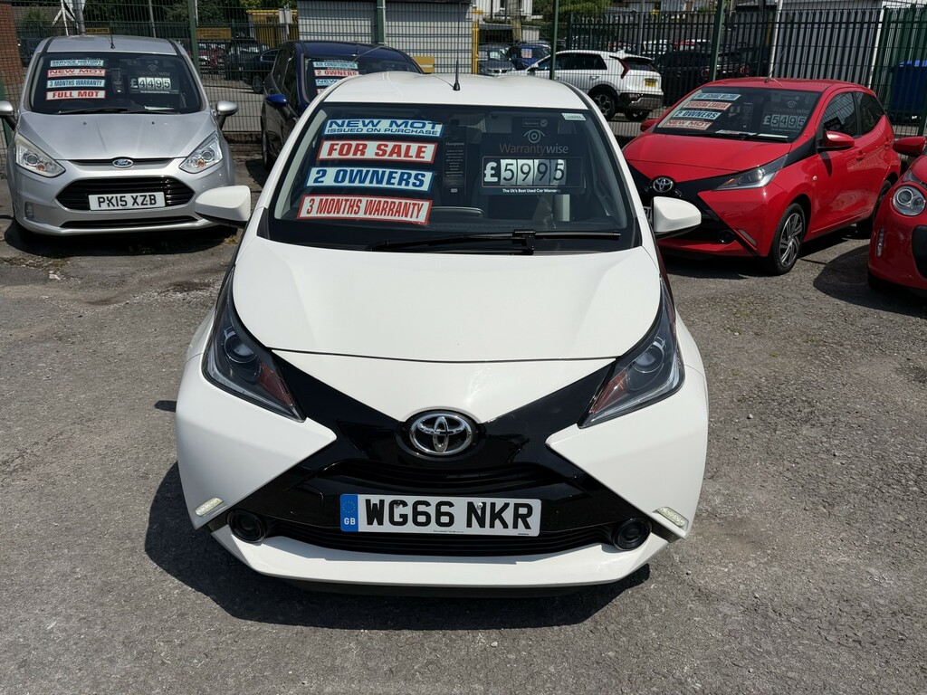 Toyota Aygo 1.0 Vvt-i X-play WG66NKR White #5