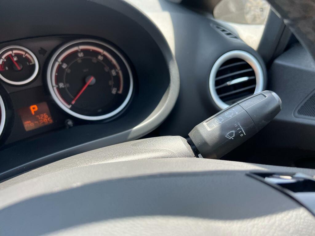 Vauxhall Corsa 1.4I 16V Club Silver #25