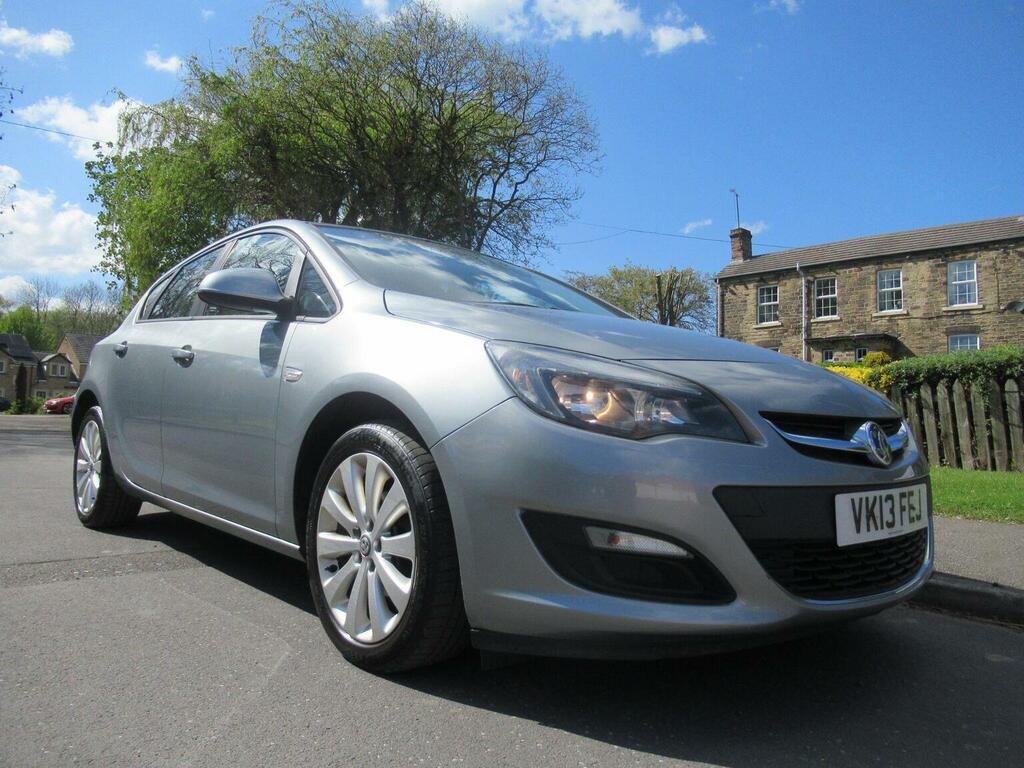 Vauxhall Astra Hatchback 1.4 16V Exclusiv Euro 5 201313 VK13FEJ Silver #2