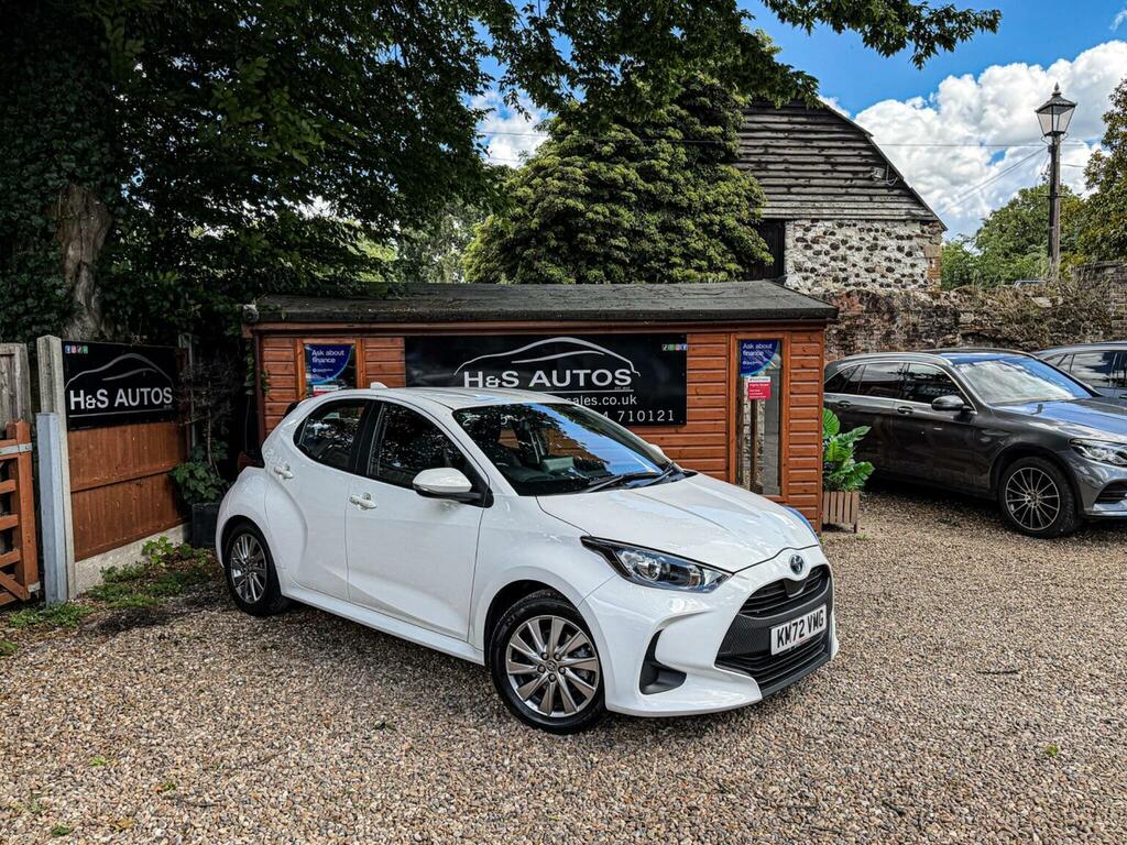 Toyota Yaris Hatchback 1.5 Vvt-h Icon E-cvt Euro 6 Ss 2 KM72VMG White #3