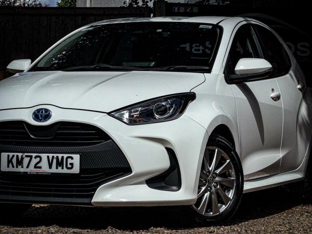 Toyota Yaris Hatchback 1.5 Vvt-h Icon E-cvt Euro 6 Ss 2 KM72VMG White #4