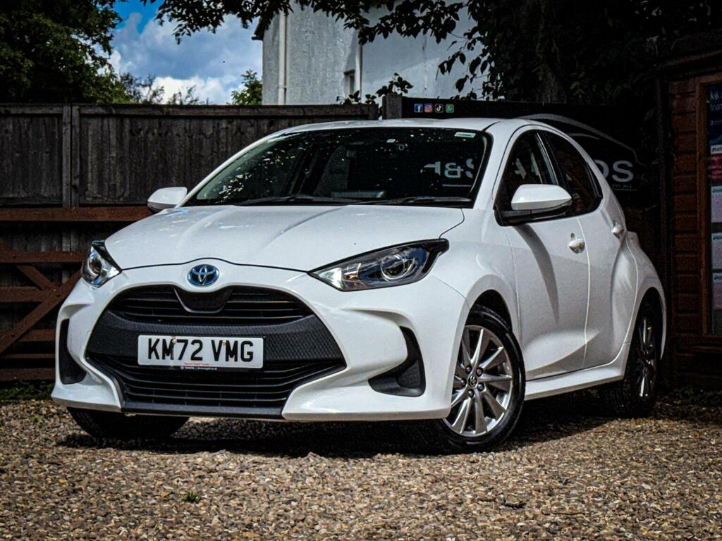 Toyota Yaris Hatchback 1.5 Vvt-h Icon E-cvt Euro 6 Ss 2 KM72VMG White #5
