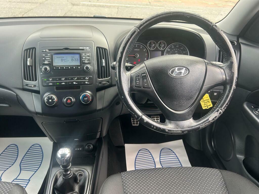 Hyundai I30 1.6 Comfort Red #13