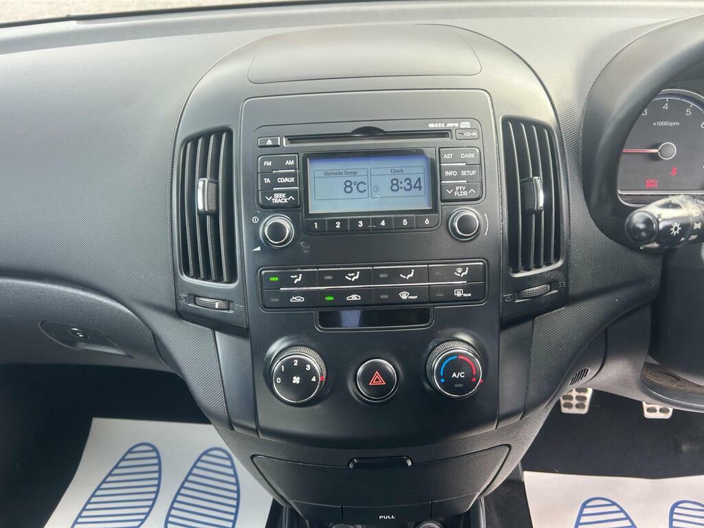 Hyundai I30 1.6 Comfort Red #15