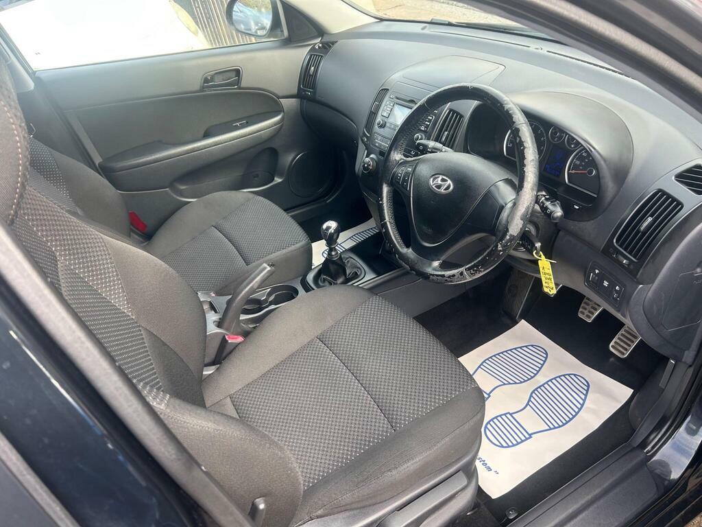 Hyundai I30 1.6 Comfort Red #8
