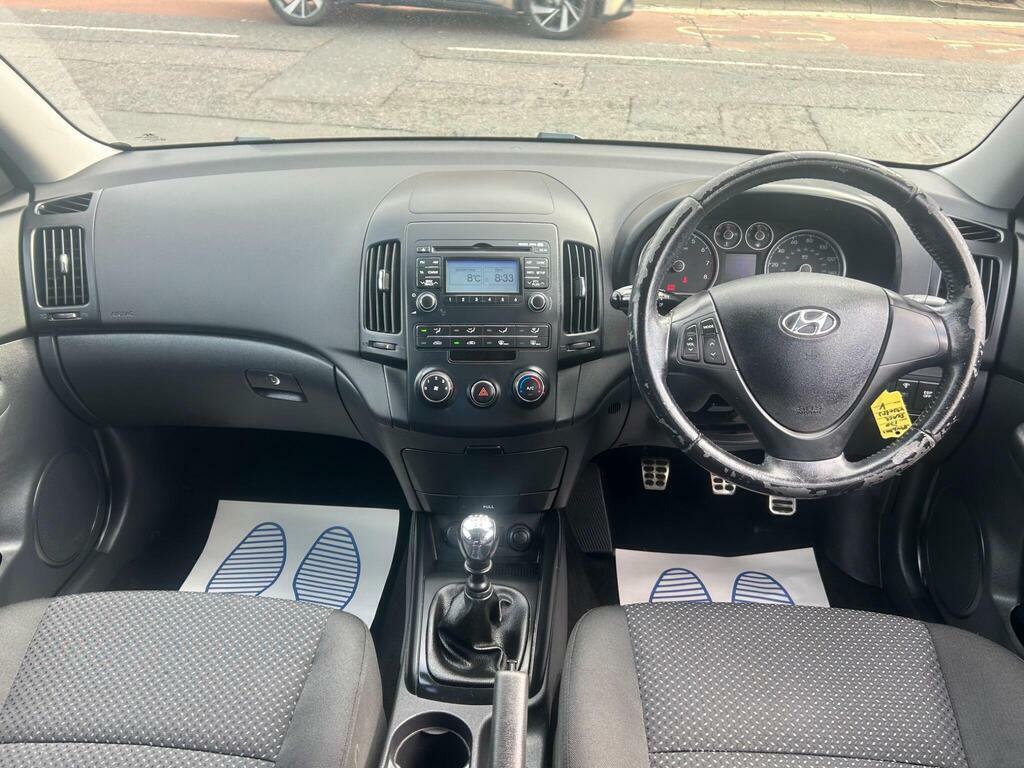 Hyundai I30 1.6 Comfort Red #9
