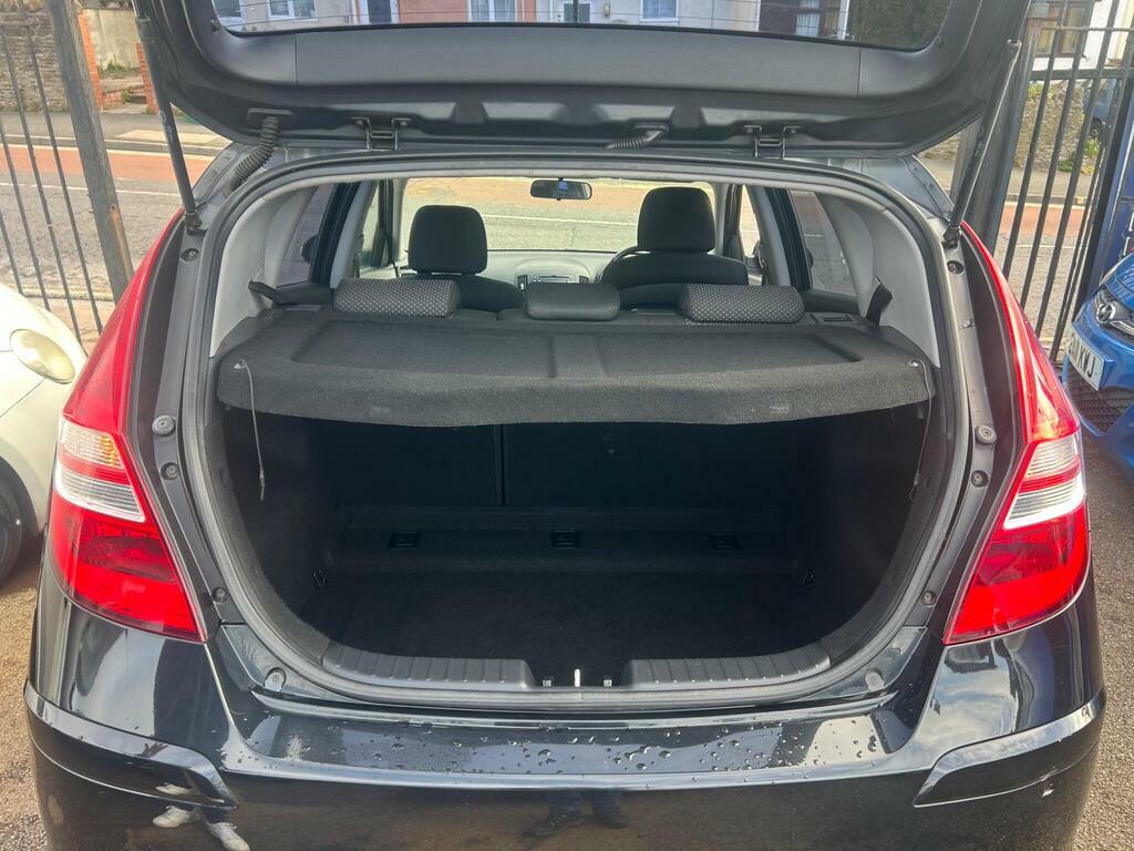 Hyundai I30 1.6 Comfort Red #12