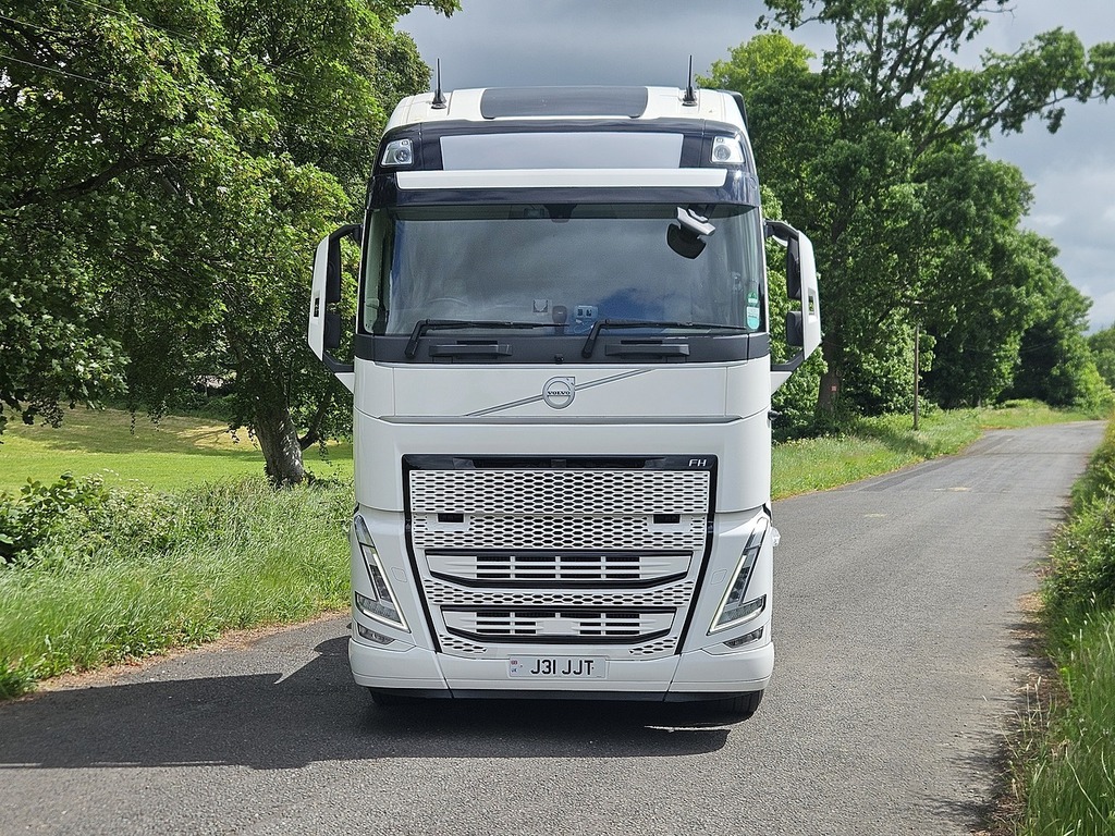Volvo  B3 Plus Mild Hyb, Darklow Road Tax, 360C Grey #2