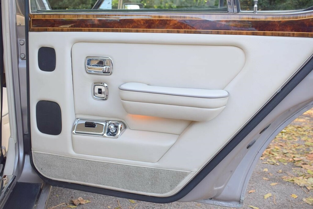 Rolls-Royce Silver Spirit --  #19