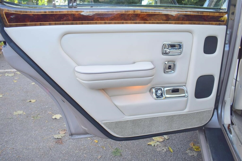 Rolls-Royce Silver Spirit --  #16
