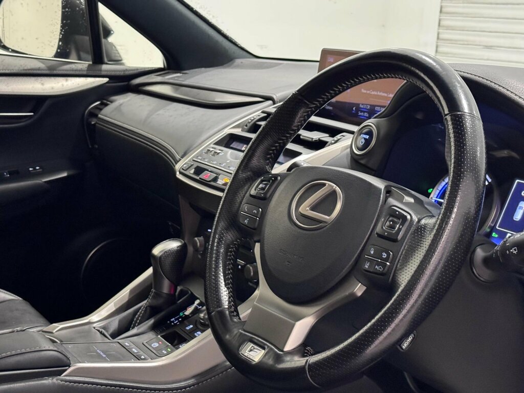 Lexus NX 2.5 Se E-cvt White #20