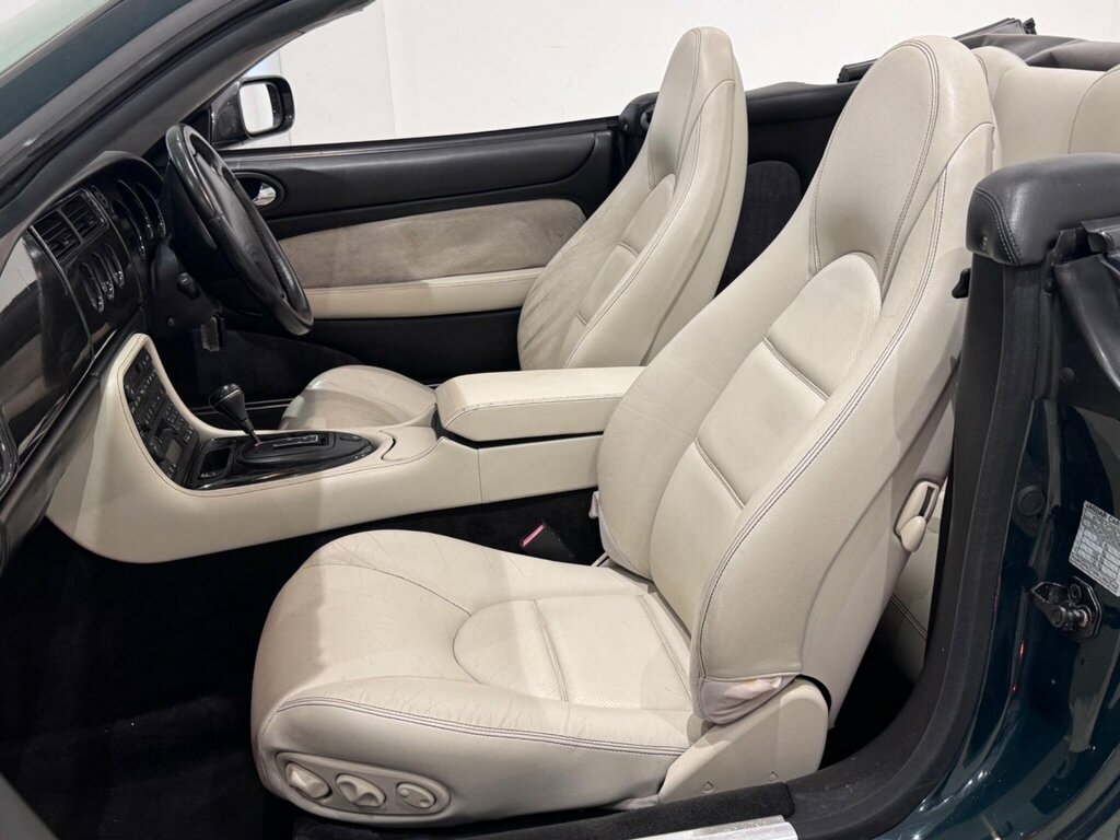 Jaguar XK8 4.0 1997P Black #14