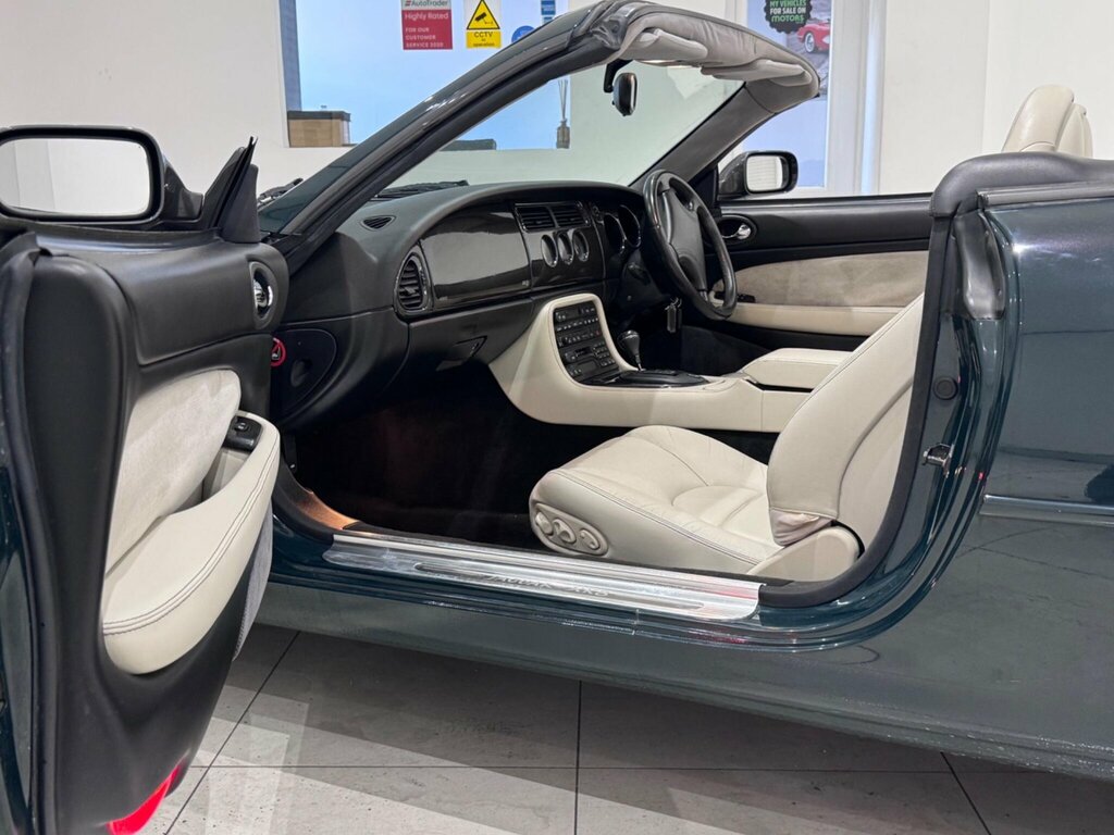 Jaguar XK8 4.0 1997P Black #13