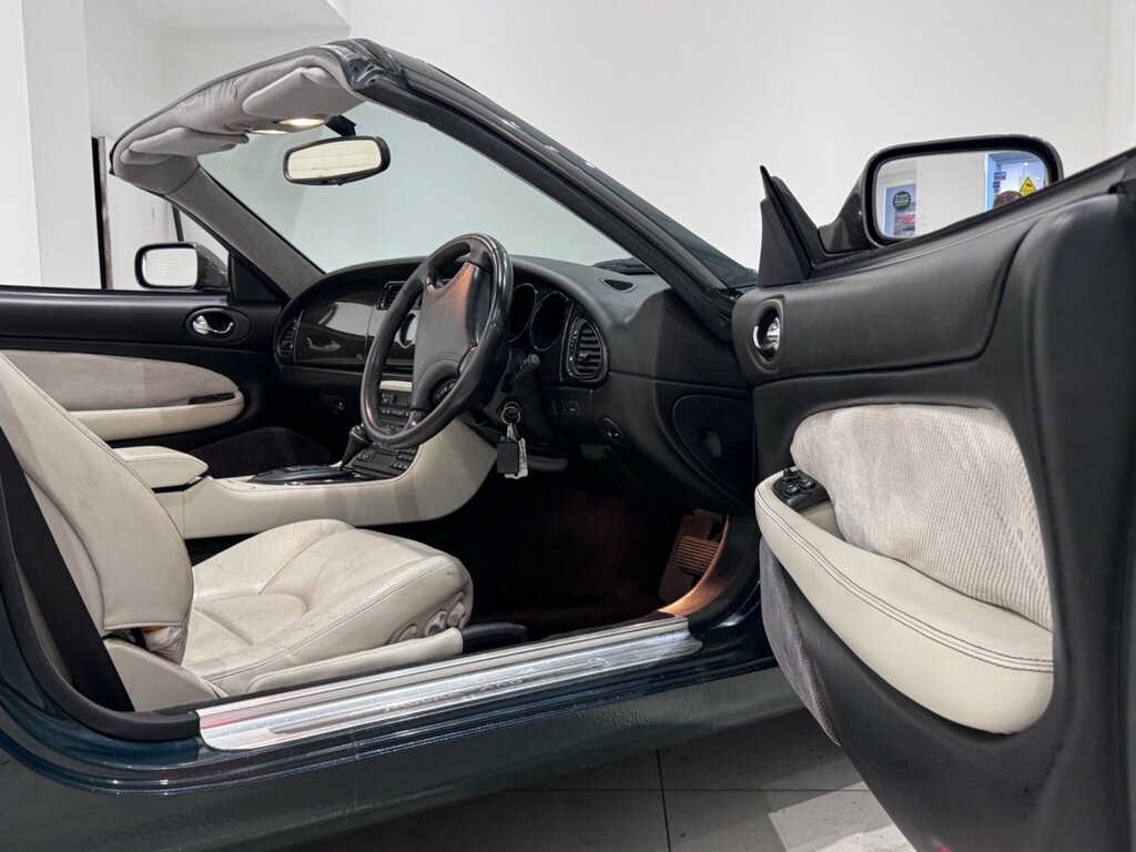 Jaguar XK8 4.0 1997P Black #10
