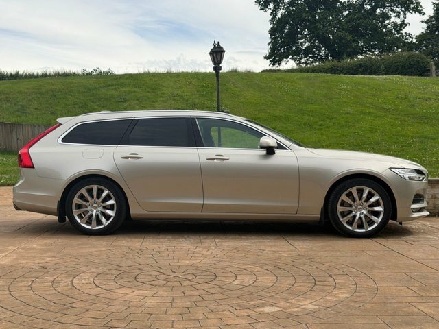 Volvo V90 2017 2.0 D5 Powerpulse Momentum Estate Gold #3
