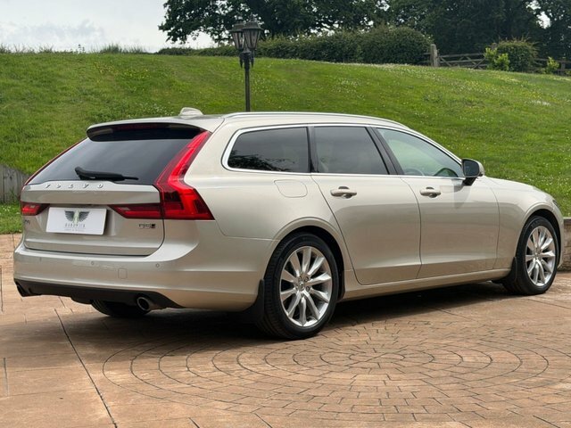 Volvo V90 2017 2.0 D5 Powerpulse Momentum Estate Gold #5