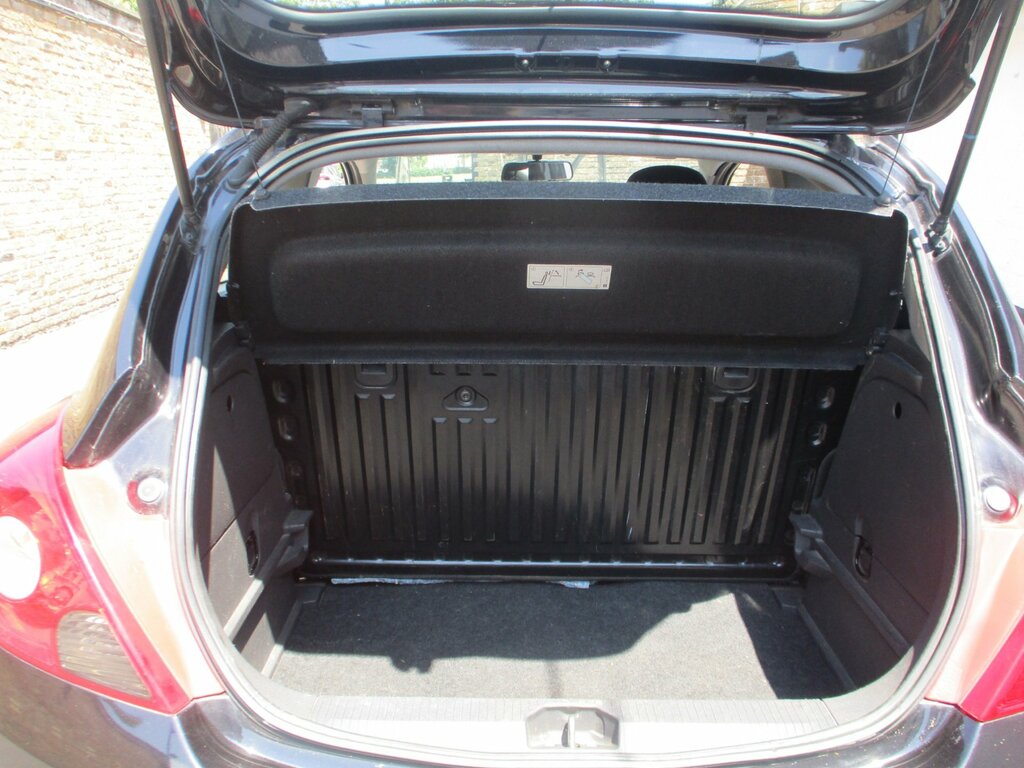 Vauxhall Corsa 1.4I 16V Club Silver #8