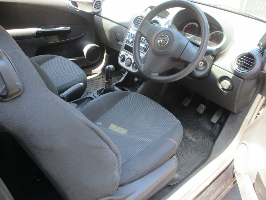 Vauxhall Corsa 1.4I 16V Club Silver #3