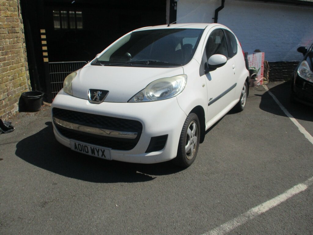 Peugeot 107 1.0 12V Allure Hatchback Euro 4 White #2