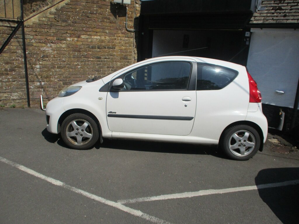 Peugeot 107 1.0 12V Allure Hatchback Euro 4 White