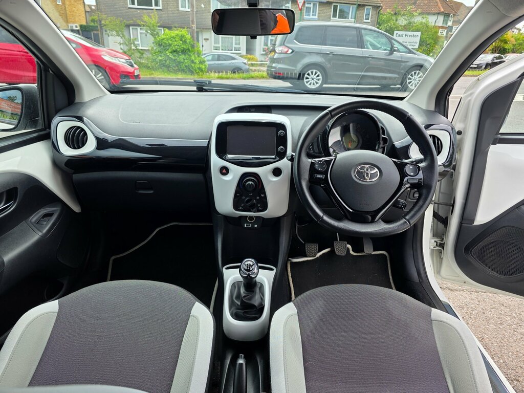 Toyota Aygo 1.0 Vvt-i X-pure Hatchback Euro White #3