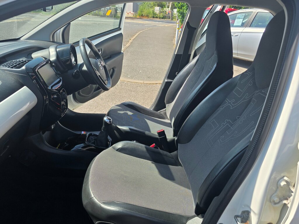 Toyota Aygo 1.0 Vvt-i X-pression Hatchback E White #5