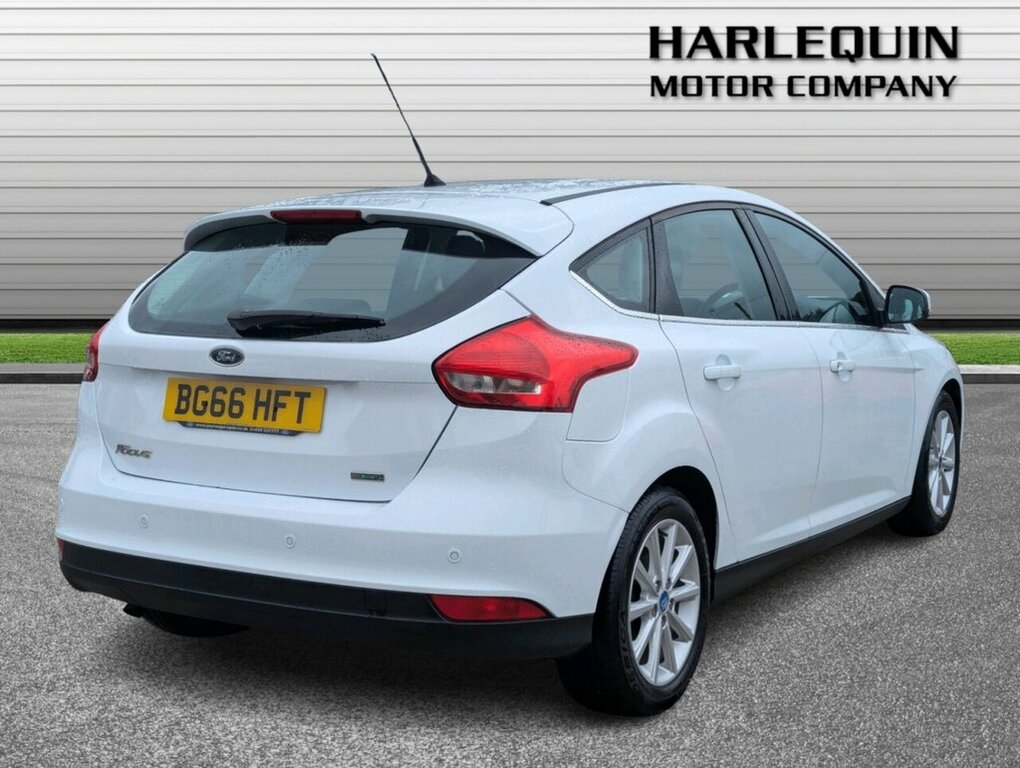 Ford Focus 1L Titanium White #2