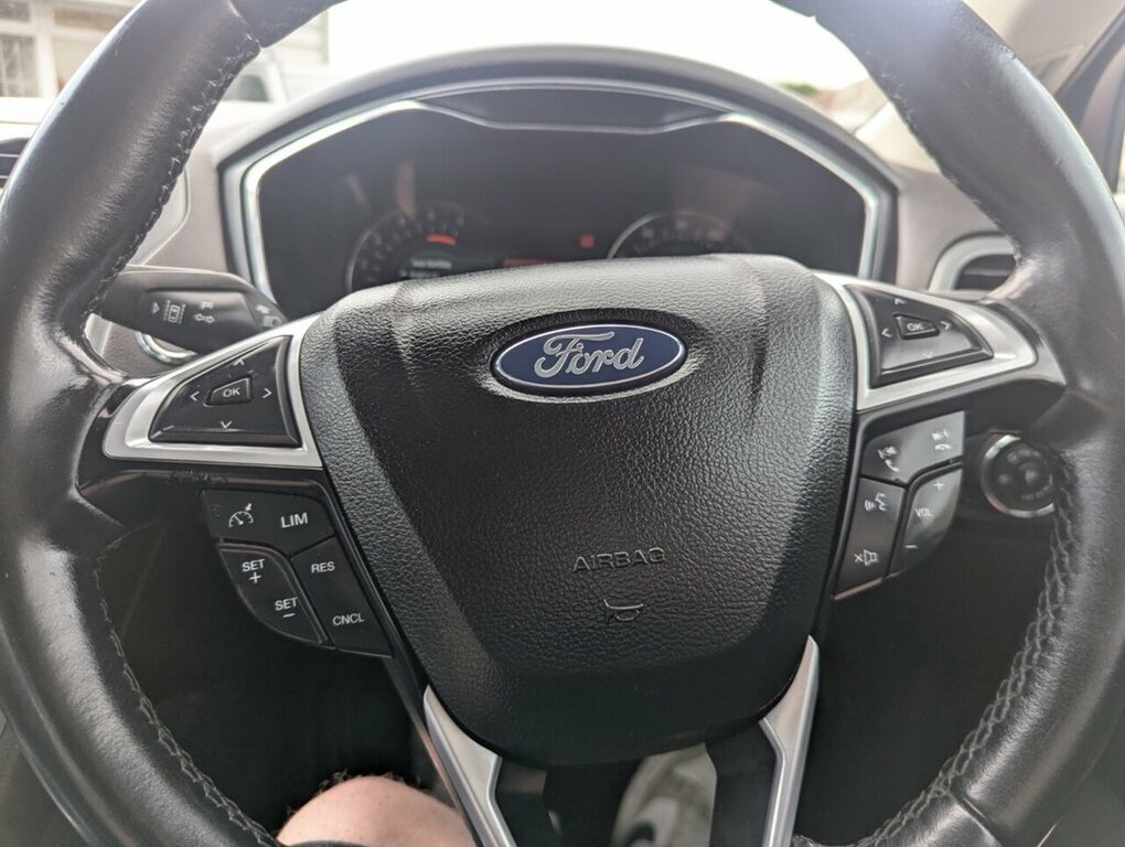 Ford Mondeo 2L Titanium Red #6