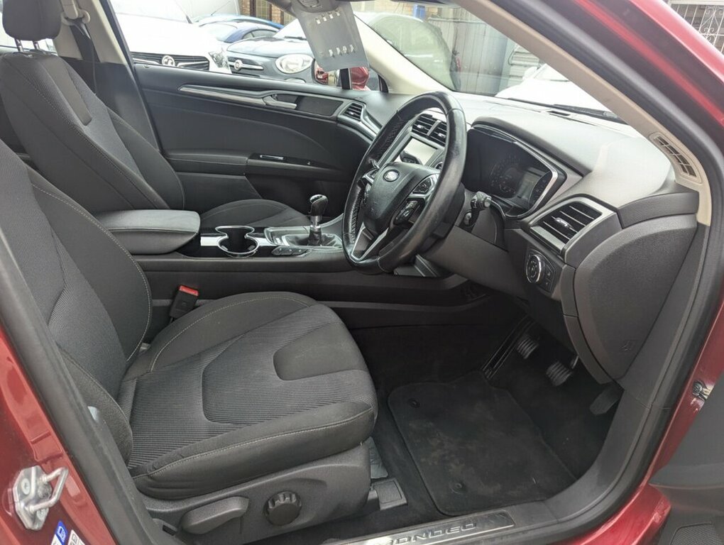 Ford Mondeo 2L Titanium Red #3