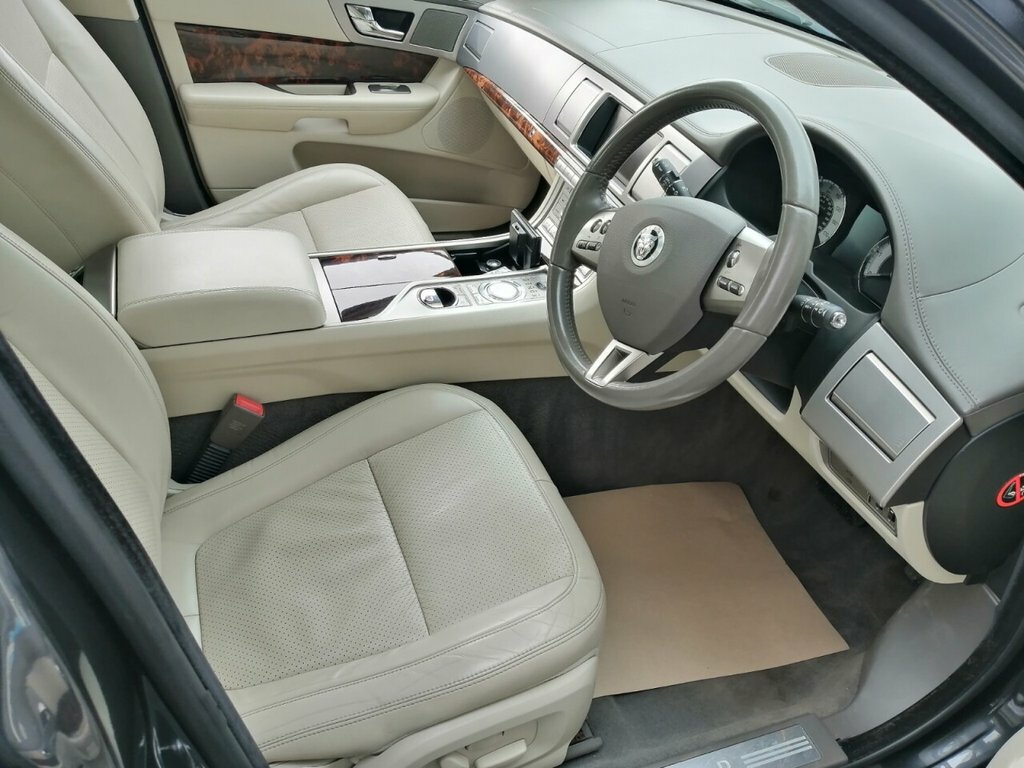 Jaguar XF Saloon Grey #4