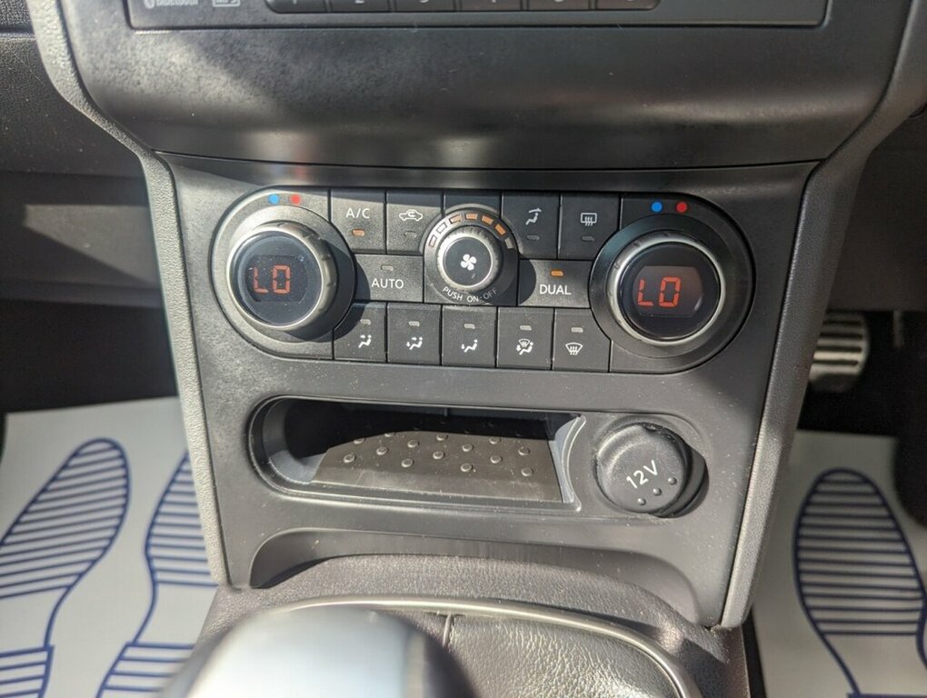 Nissan Qashqai 1.6L Tekna Is Red #5