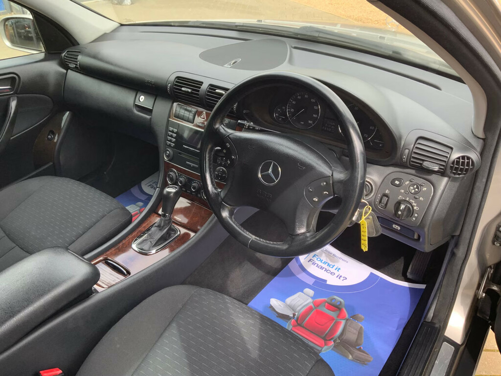 Mercedes-Benz C Class Elegance Se Red #13