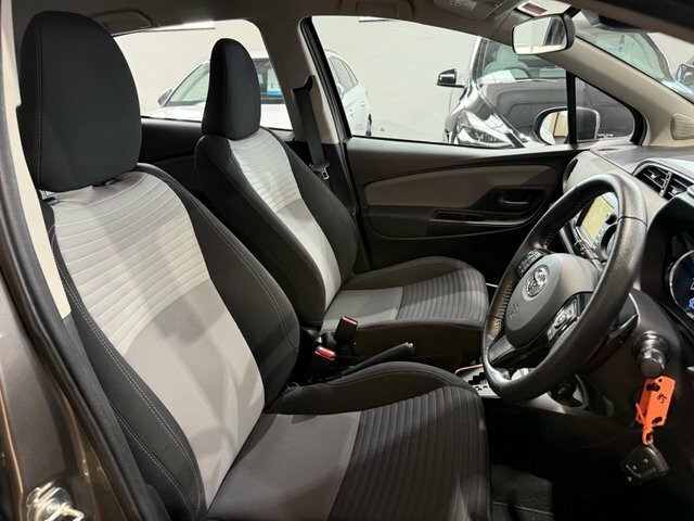 Toyota Yaris 1.5 Vvt-i Icon Hatchback Cvt Euro 6 11 Brown #4