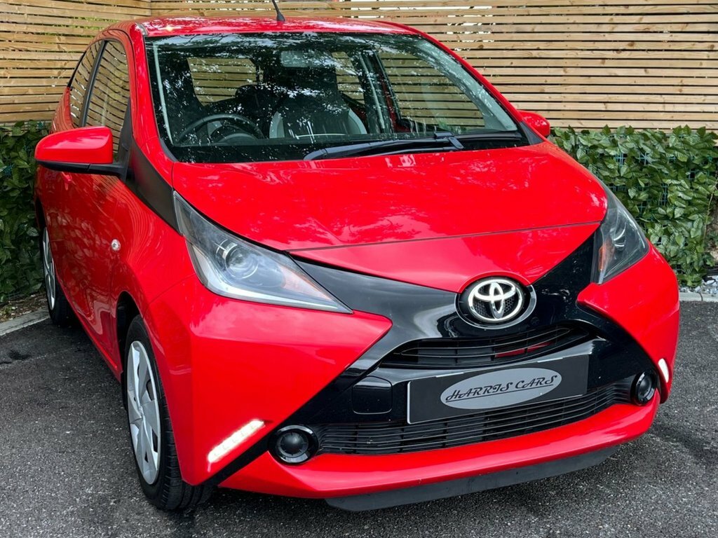 Toyota Aygo 1L X-play GY67UVT Red #4