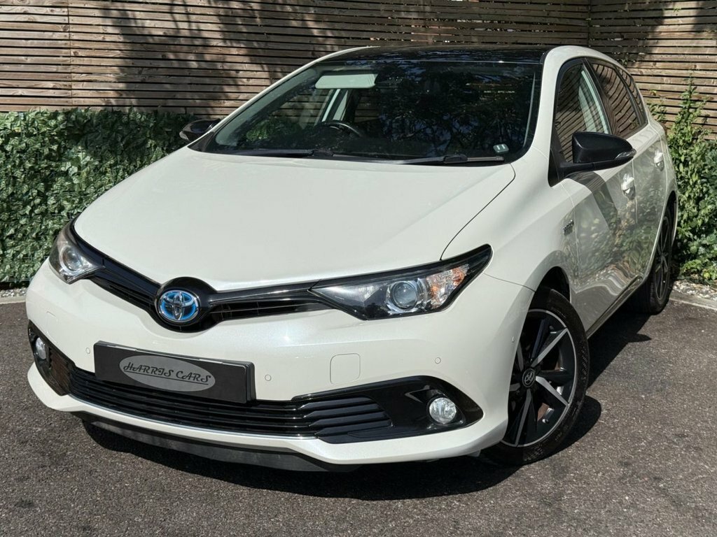 Toyota Auris 1.8L Design White #4