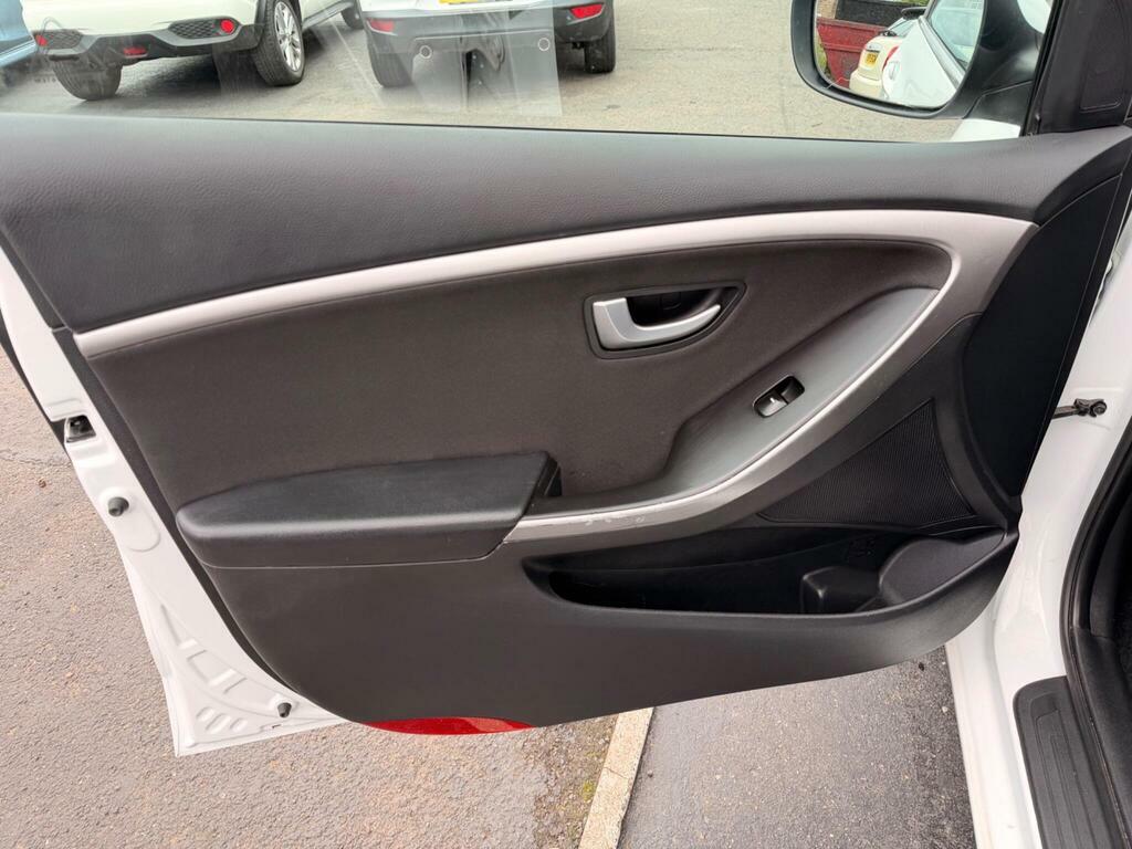 Hyundai I30 1.6 Crdi Blue Drive Se Black #31