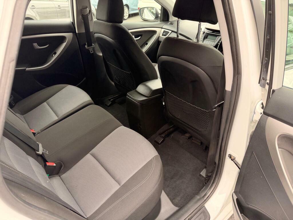 Hyundai I30 1.6 Crdi Blue Drive Se Black #32