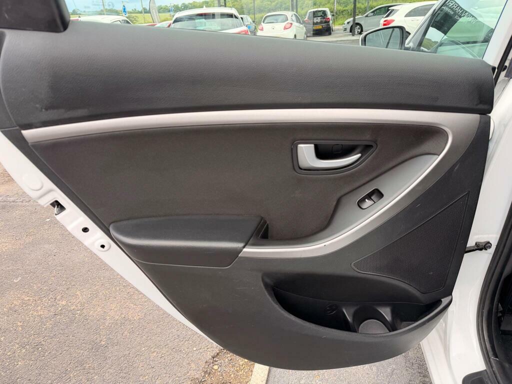 Hyundai I30 1.6 Crdi Blue Drive Se Black #37
