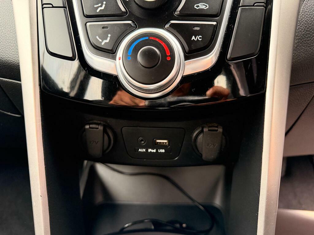 Hyundai I30 1.6 Crdi Blue Drive Se Black #21