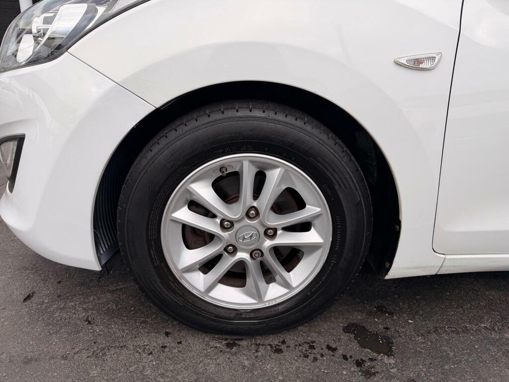 Hyundai I30 1.6 Crdi Blue Drive Se Black #9