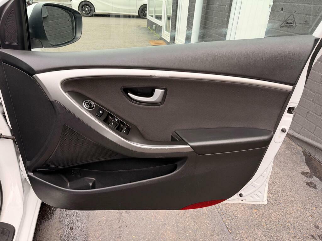 Hyundai I30 1.6 Crdi Blue Drive Se Black #26