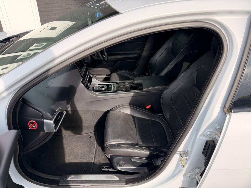 Jaguar XE Gtdi R-sport Black #31