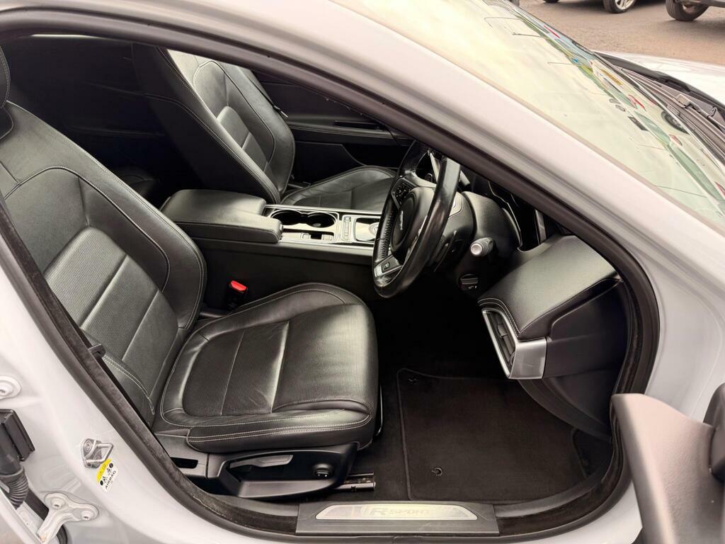 Jaguar XE Gtdi R-sport Black #16