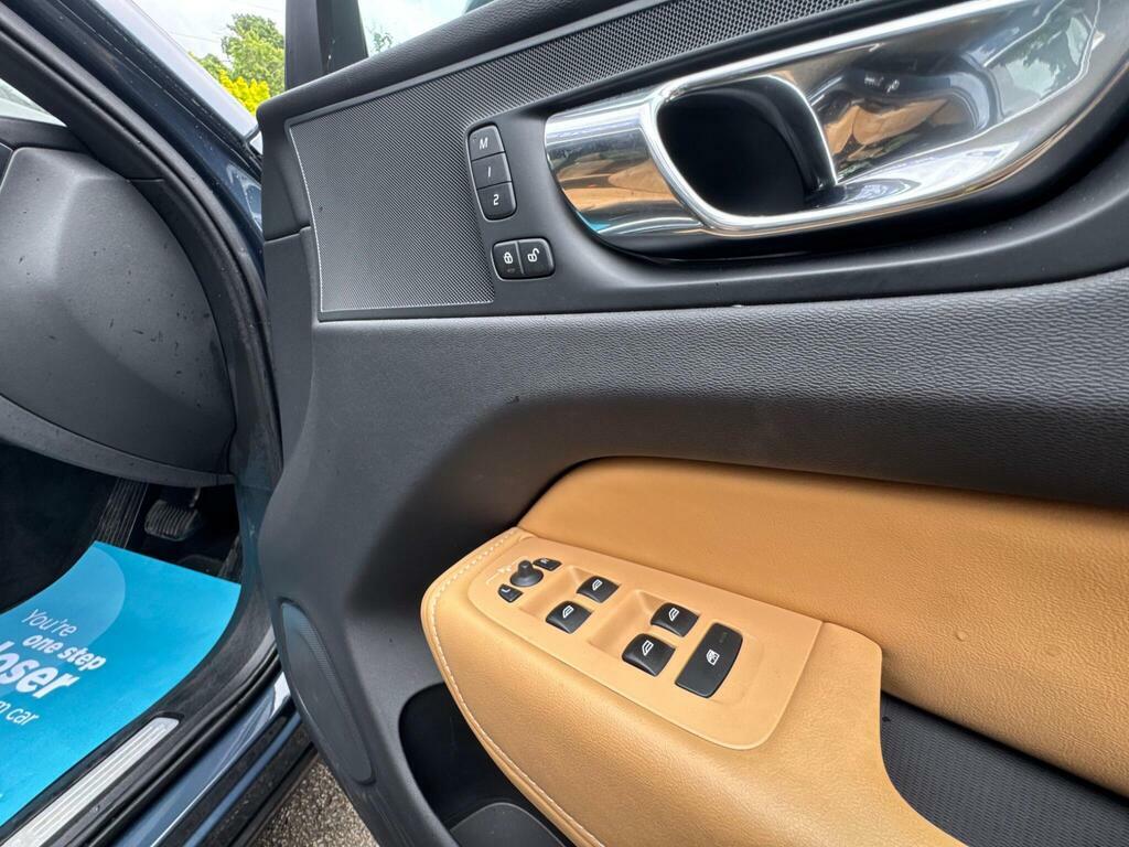 Volvo XC60 D4 R-design Pro My18.5 White #24