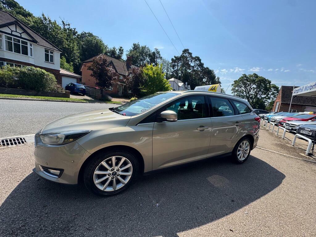 Ford Focus Ecoboost Titanium Navigator Estate White #8