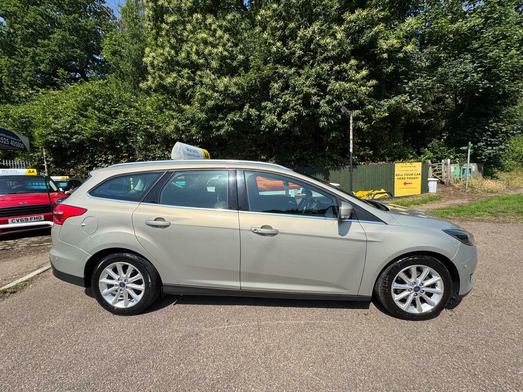 Ford Focus Ecoboost Titanium Navigator Estate White #9