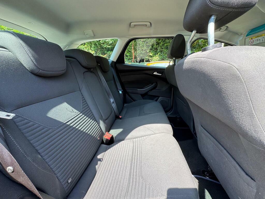 Ford Focus Ecoboost Titanium Navigator Estate White #21